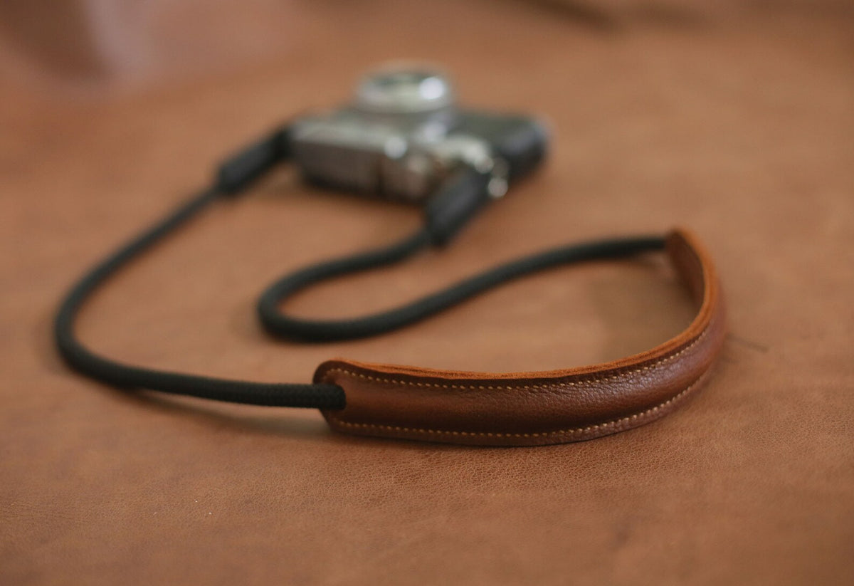 Black climbing rope camera strap with leather shoulder pad